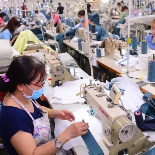 Đơn hàng sụt giảm, nhiều doanh nghiệp dệt may đối mặt nguy cơ đứt gãy đơn hàng đến năm 2025