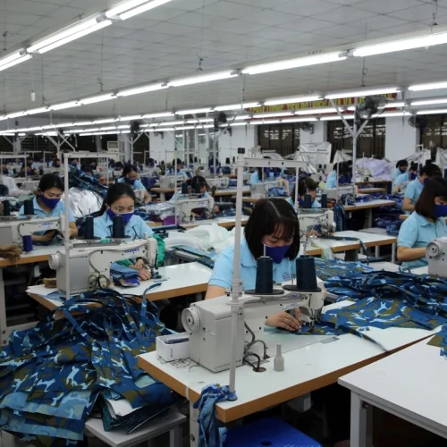 Ngành dệt may Hà Tĩnh khởi sắc từ đầu năm: Niềm vui lan tỏa từ nhà máy đến công nhân